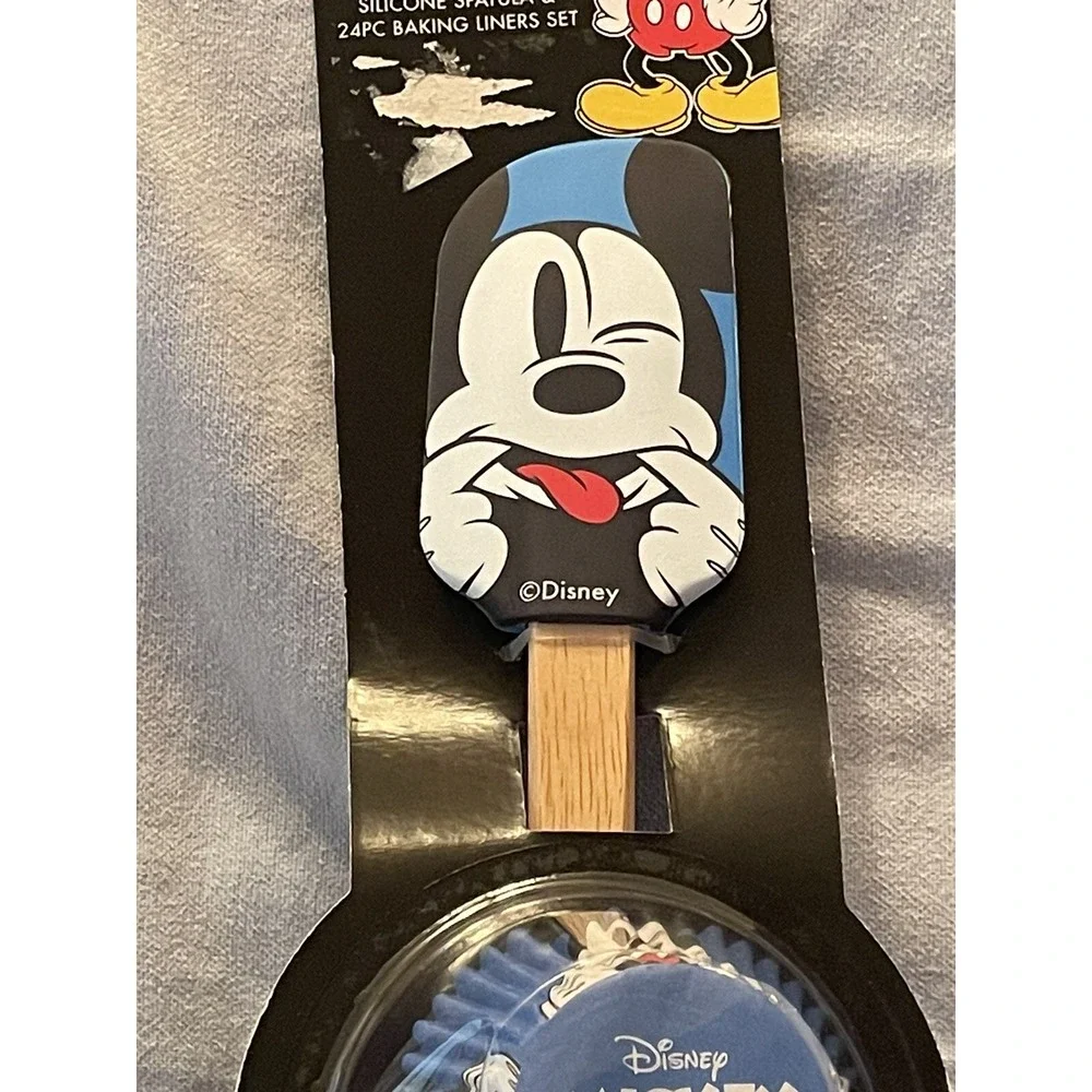 NEW‎ Walt Disney Mickey Mouse Silicon Spatula & 24 Piece Baking Liners Set